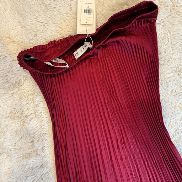 L’IDÉE Strapless Red cherry Pleated Gown Dress - Picture 3 of 15